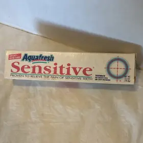 053100324002 AQUAFRESH Sensitive Toothpaste Movie Prop