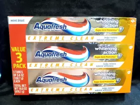 1001011 AQUAFRESH Extreme Clean Whitening Action Flouride