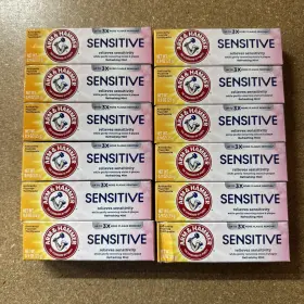 033200001959 ARM HAMMER Pack Sensitive Gums Toothpaste
