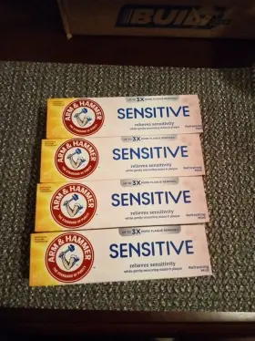 639939921423 ARM HAMMER Sensitive Gums Toothpaste