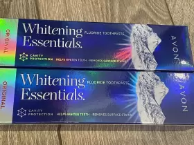 803954301052 AVON Whitening Fluoride Toothpaste