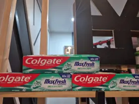 058000142343 CLEAN Colgate Maxfresh Whitening Flouride Breath