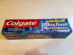 035000768001 COLGATE Maxfresh Intense Freshness Toothpaste