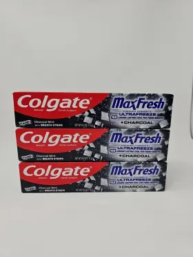 827854017738 COLGATE Maxfresh Ultrafreeze Toothpaste Freshens