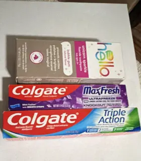 27854-01674 COLGATE Hello Maxfresh Action Sparkle Bubble Gum