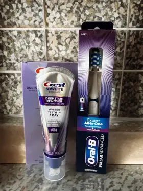 20243417 CREST Brilliance Stain Remover Toothpaste Toothbrush