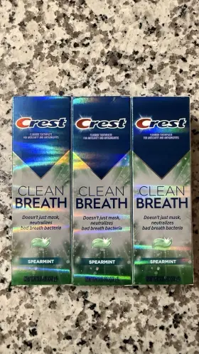 5338TNC CREST Clean Breath Fluoride Toothpaste Spearmint