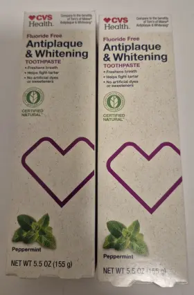 050428457566 CVS Antiplaque Whitening Toothpaste Peppermint