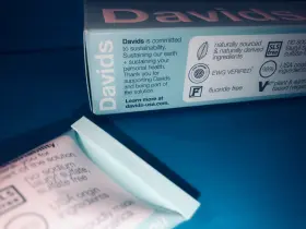 DAV44302 DAVIDS Toothpaste Sensitive Whitening Natural