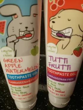 718334334486 DESERT ESSENCE Toothpaste Gel Kids Fluoride #2