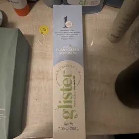 A2106180 GLISTER Action Toothpaste Peppermint Plant Based