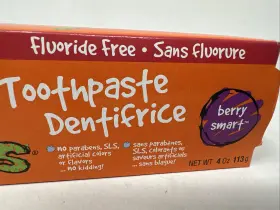 028367835943 KISS MY FACE Kids Toothpaste Berry Smart