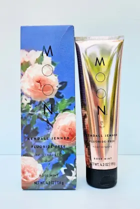 850037797011 MOON Kendall Jenner Fluoride Toothpaste