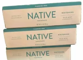 037000606161 NATIVE Toothpaste Fluoride Whitening Wild Oil