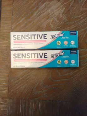 067990008980 NATURAL WHITE Sensitive Extreme Fluoride Anti