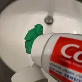 744110557787 TURBO-ROOFINDS Shrek Pooping Toothpaste Topper #2