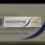 Sensodyne Extra Whitening, 2.7 Ounce New In Box. Fixed Price $2.80.